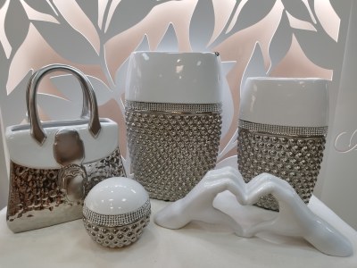 Porcelán vázák, tálak, mécsestartók